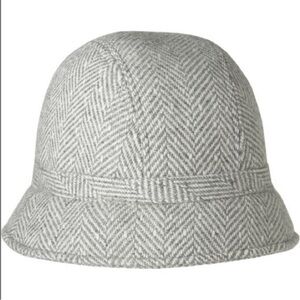 GAP grey/white herringbone bucket hat
